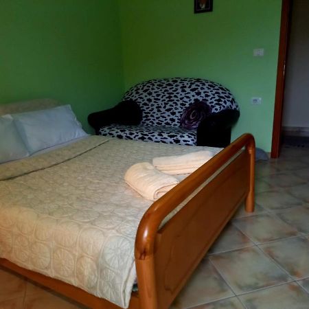 Manthoguesthouse Гирокастра Экстерьер фото