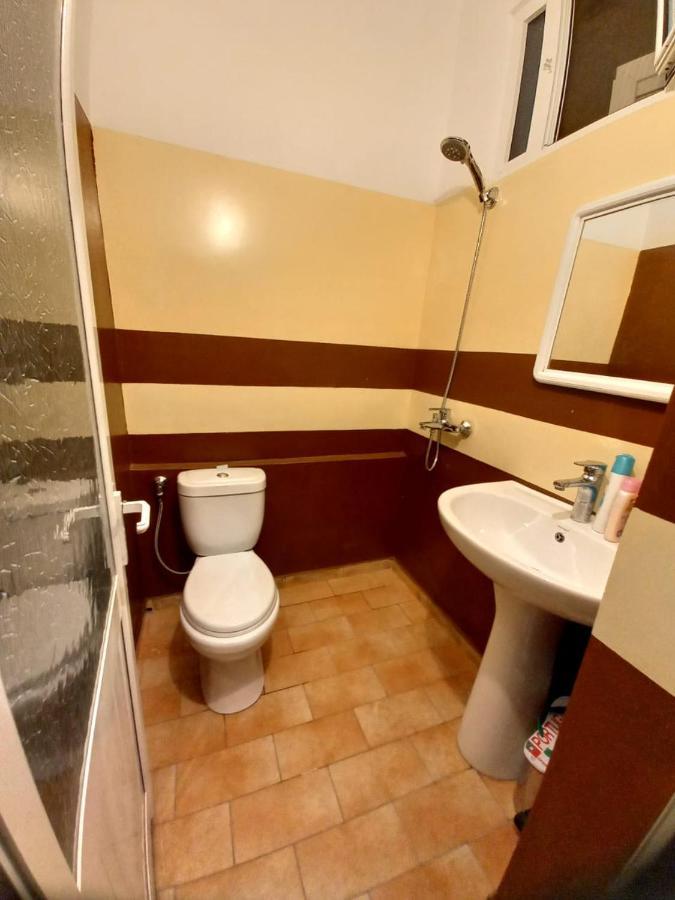 Manthoguesthouse Гирокастра Экстерьер фото