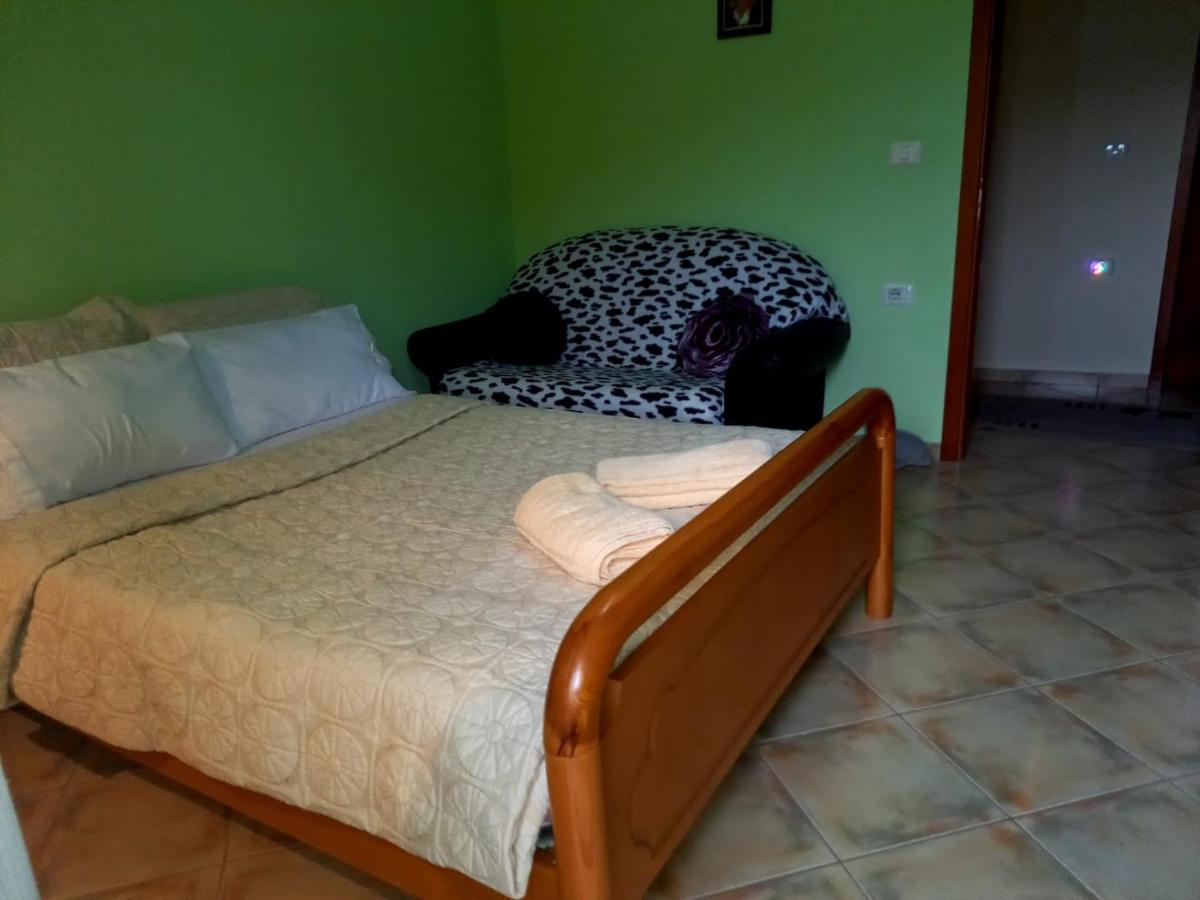 Manthoguesthouse Гирокастра Экстерьер фото