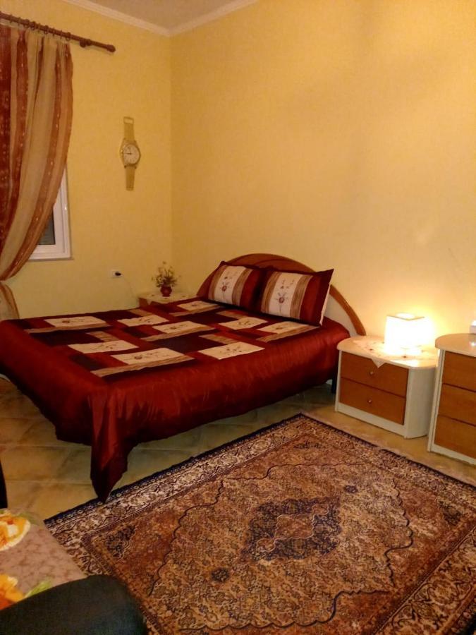 Manthoguesthouse Гирокастра Экстерьер фото