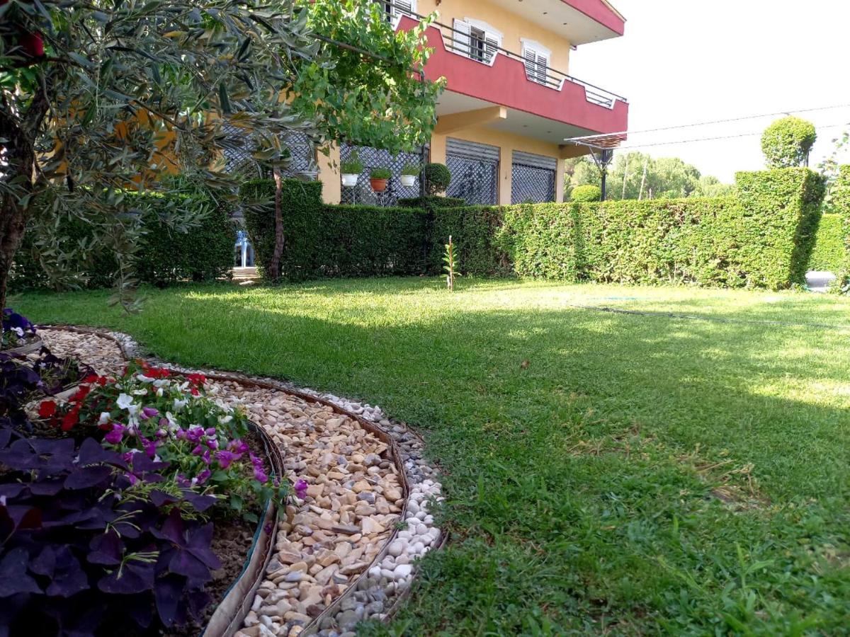 Manthoguesthouse Гирокастра Экстерьер фото